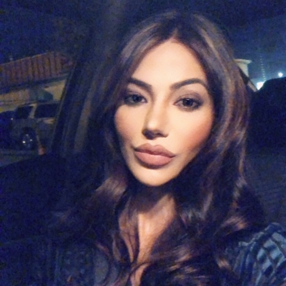 Meet your Posher, Alina - Picture 1 of 2